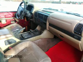 1997 Land Rover Discovery SD with VIN SALJY1249VA546129, listed as a IAAI auction lot 41749280 with 196,690 mi miles. Bid and sale history available at carsss.com. Image 5.