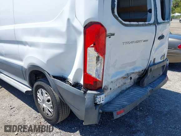 2018 Ford Transit z VIN 1FTYR1YM3JKB16286, wystawiony jako IAAI lot #42038526 z przebiegiem 135 734 mil mil oraz . Historia ofert i sprzedaży dostępna na DreamBid. Obrazek 6.