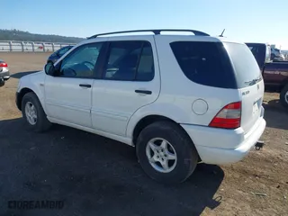 2001 Mercedes-Benz M-Class with VIN 4JGAB54E01A257846, listed as a IAAI auction lot 42010998 with 194,597 mi miles. Bid and sale history available at carsss.com. Image 3.