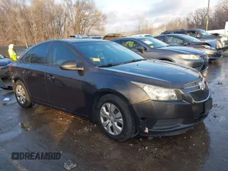 2014 Chevrolet Cruze LS z VIN 1G1PA5SH0E7150807, wystawiony jako IAAI lot #41191261 z przebiegiem 180 428 mil mil oraz . Historia ofert i sprzedaży dostępna na DreamBid. Obrazek 1.