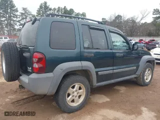 2005 Jeep Liberty Sport with VIN 1J4GL48525W655627, listed as a IAAI auction lot 41621988 with 186,585 mi miles. Bid and sale history available at carsss.com. Image 4.