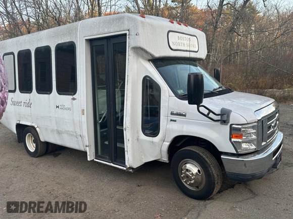 2012 Ford Econoline Commercial z VIN 1FDEE3FL1CDB21798, wystawiony jako Copart lot #79741024 z przebiegiem 148 238 mil mil oraz Tytuł czysty. Historia ofert i sprzedaży dostępna na DreamBid. Obrazek 1.