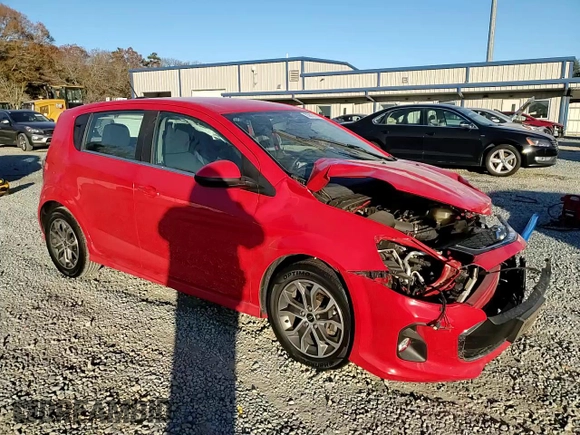 2018 Chevrolet Sonic LT z VIN 1G1JD6SB5J4118848, wystawiony jako Copart lot #83615174 z przebiegiem 17 483 mil mil oraz Szkoda całkowita • Salvage title. Historia ofert i sprzedaży dostępna na DreamBid. Obrazek 11.