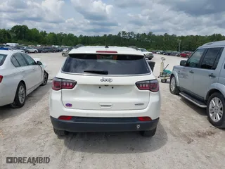 2018 Jeep Compass Latitude with VIN 3C4NJCBB3JT125517, listed as a IAAI auction lot 42132890 with 155,746 mi miles. Bid and sale history available at carsss.com. Image 16.