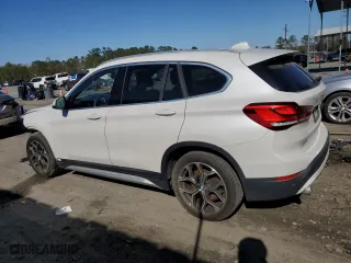 2020 BMW X1 xDrive28i with VIN WBXJG9C08L5R39360, listed as a Copart auction lot 48463685 with 28,855 mi miles and Salvage Title. Bid and sale history available at carsss.com. Image 2.