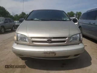 2000 Toyota Sienna LE with VIN 4T3ZF13C8YU219698, listed as a Copart auction lot 59733984 with 305,061 mi miles and Salvage Title. Bid and sale history available at carsss.com. Image 5.