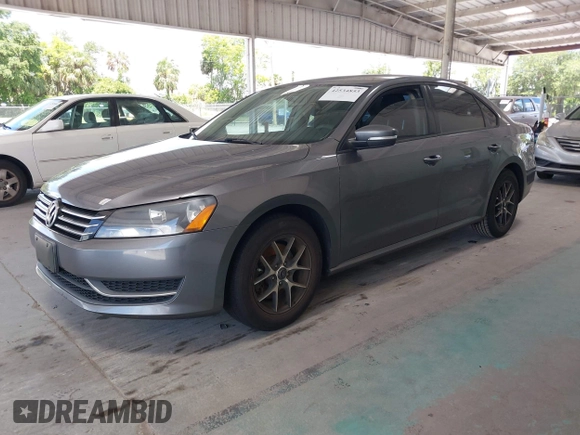 2015 Volkswagen Passat Limited Edition Edition z VIN 1VWAT7A37FC091544, wystawiony jako IAAI lot #42534853 z przebiegiem 319 860 mil mil oraz . Historia ofert i sprzedaży dostępna na DreamBid. Obrazek 2.