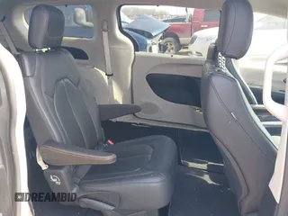 2018 Chrysler Pacifica Touring L with VIN 2C4RC1BG7JR101736, listed as a IAAI auction lot 41776231 with 90,487 mi miles and . Bid and sale history available at DreamBid. Image 8.