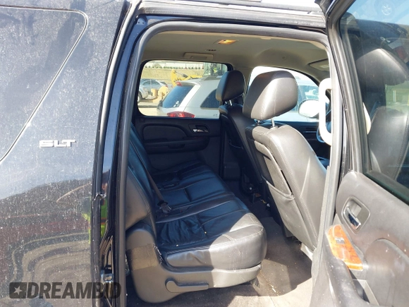 2014 GMC Yukon XL SLT with VIN 1GKS2KE79ER238831, listed as a IAAI auction lot 41767472 with 284,596 mi miles. Bid and sale history available at carsss.com. Image 8.