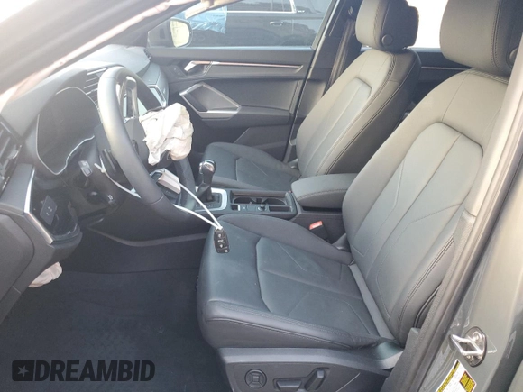 2024 Audi Q3 S line Premium Plus z VIN WA1EECF36R1172920, wystawiony jako Copart lot #87403704 z przebiegiem 2564 mil mil oraz Nie do naprawy. Historia ofert i sprzedaży dostępna na DreamBid. Obrazek 7.