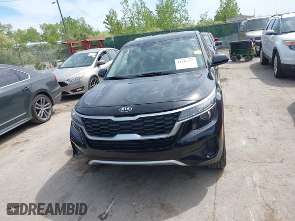 2021 Kia Seltos LX z VIN KNDEPCAA3M7071555, wystawiony jako IAAI lot #42210777 z przebiegiem 51 888 mil mil oraz . Historia ofert i sprzedaży dostępna na DreamBid. Obrazek 13.