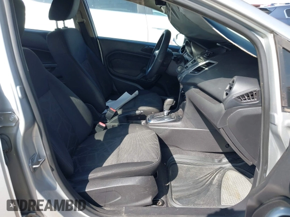 2011 Ford Fiesta SE z VIN 3FADP4BJXBM198683, wystawiony jako IAAI lot #42321736 z przebiegiem 138 674 mil mil oraz . Historia ofert i sprzedaży dostępna na DreamBid. Obrazek 5.