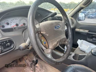 2004 Ford Explorer Sport Trac XLS z VIN 1FMZU67KX4UC40253, wystawiony jako IAAI lot #42894779 z przebiegiem 165 814 mil mil oraz . Historia ofert i sprzedaży dostępna na DreamBid. Obrazek 7.