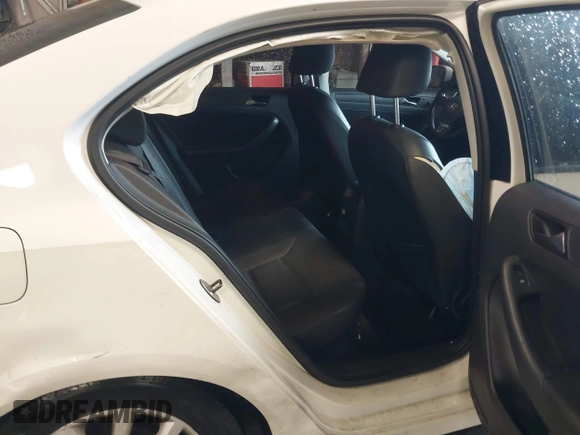 2011 Volkswagen Jetta SE with VIN 3VWDX7AJXBM315916, listed as a IAAI auction lot 42311284 with 207,297 mi miles and . Bid and sale history available at DreamBid. Image 8.