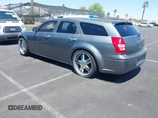 2005 Dodge Magnum SE z VIN 2D4FV48V95H123675, wystawiony jako IAAI lot #42303195 z przebiegiem Nie podano mil oraz . Historia ofert i sprzedaży dostępna na DreamBid. Obrazek 3.
