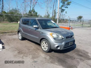 2013 Kia Soul with VIN KNDJT2A53D7586207, listed as a IAAI auction lot 41546904 with 171,187 mi miles. Bid and sale history available at carsss.com. Image 1.