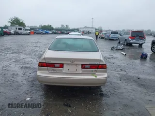 1997 Toyota Camry LE z VIN 4T1BF22K0VU004174, wystawiony jako IAAI lot #42254679 z przebiegiem 206 023 mil mil oraz . Historia ofert i sprzedaży dostępna na DreamBid. Obrazek 16.