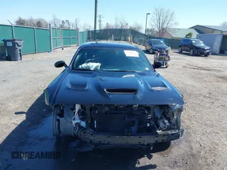 2022 Dodge Challenger R/T Scat Pack z VIN 2C3CDZFJ4NH256848, wystawiony jako IAAI lot #41850081 z przebiegiem 23 537 mil mil oraz . Historia ofert i sprzedaży dostępna na DreamBid. Obrazek 12.