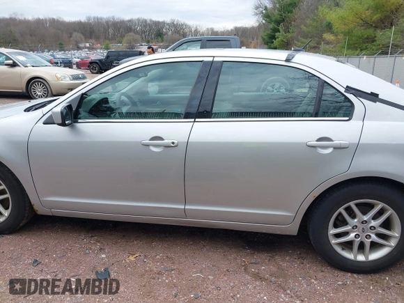2010 Ford Fusion SE with VIN 3FAHP0HA2AR381532, listed as a IAAI auction lot 42112479 with 117,156 mi miles and . Bid and sale history available at DreamBid. Image 14.