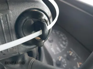 1996 Chevrolet Suburban z VIN 1GNFK16R8TJ397396, wystawiony jako IAAI lot #42367280 z przebiegiem 287 980 mil mil oraz . Historia ofert i sprzedaży dostępna na DreamBid. Obrazek 11.