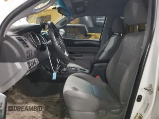 2015 Toyota Tacoma with VIN 5TFLU4EN2FX112036, listed as a Copart auction lot 50275385 with 135,503 mi miles and Salvage Title. Bid and sale history available at DreamBid. Image 7.