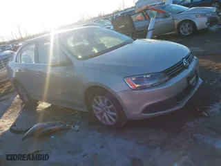 2013 Volkswagen Jetta Sedan SE with VIN 3VWDX7AJ6DM231773, listed as a IAAI auction lot 41388069 with 143,266 mi miles. Bid and sale history available at carsss.com. Image 1.