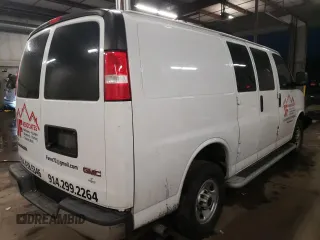 2020 GMC Savana Cargo Van with VIN 1GTW7AFG0L1264205, listed as a Copart auction lot 84242264 with 48,273 mi miles and Salvage Title. Bid and sale history available at carsss.com. Image 3.
