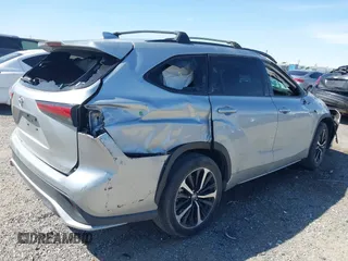2022 Toyota Highlander XSE with VIN 5TDJZRAH8NS112035, listed as a IAAI auction lot 41840559 with 19,647 mi miles and . Bid and sale history available at DreamBid. Image 4.