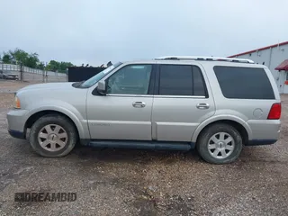 2005 Lincoln Navigator Luxury with VIN 5LMFU27585LJ15553, listed as a IAAI auction lot 42090461 with 243,871 mi miles. Bid and sale history available at carsss.com. Image 16.