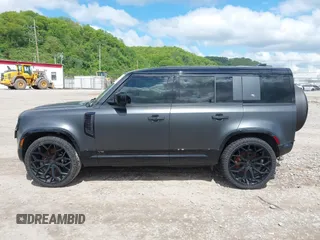 2024 Land Rover Defender Carpathian Edition z VIN SALEWEEE4R2246274, wystawiony jako IAAI lot #42209180 z przebiegiem 14 471 mil mil oraz . Historia ofert i sprzedaży dostępna na DreamBid. Obrazek 15.