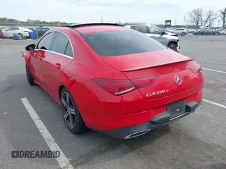 2020 Mercedes-Benz CLA 250 z VIN WDD5J4GB8LN026604, wystawiony jako IAAI lot #42102642 z przebiegiem 79 329 mil mil oraz . Historia ofert i sprzedaży dostępna na DreamBid. Obrazek 3.