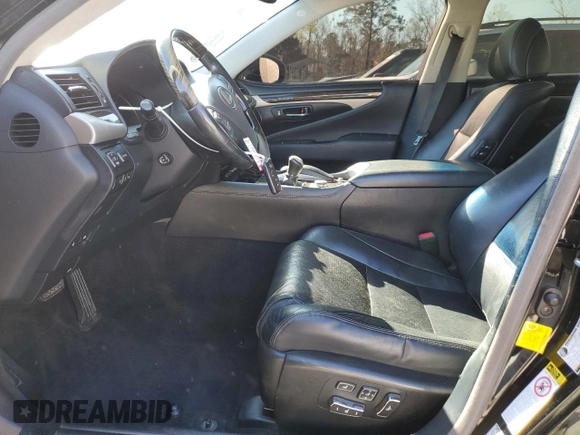 2013 Lexus LS 460 с VIN JTHCL5EF3D5018305, выставлен на аукционе Copart как лот 48299775 с пробегом 133 469 миль миль и Списание • Salvage title. История ставок и продаж доступна на DreamBid. Изображение 7.