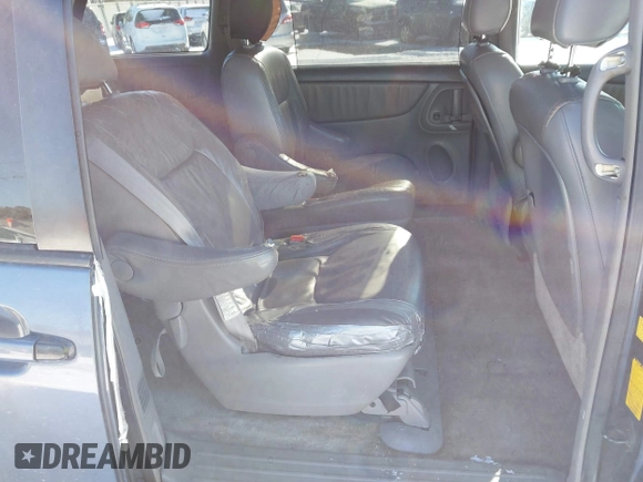 2007 Toyota Sienna XLE with VIN 5TDZK22C27S035151, listed as a IAAI auction lot 41380573 with 282,903 mi miles. Bid and sale history available at carsss.com. Image 8.