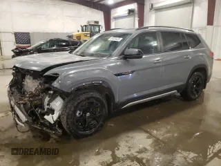 2024 Volkswagen Atlas Peak Edition SE z VIN 1V2CR2CA4RC581662, wystawiony jako Copart lot #45403425 z przebiegiem 8 151 mil mil oraz Szkoda całkowita • Salvage title. Historia ofert i sprzedaży dostępna na DreamBid. Obrazek 1.