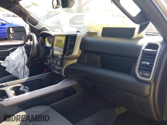 2019 Ram 1500 Big Horn z VIN 1C6SRFFT6KN733556, wystawiony jako IAAI lot #42151868 z przebiegiem 54 222 mil mil oraz . Historia ofert i sprzedaży dostępna na DreamBid. Obrazek 5.