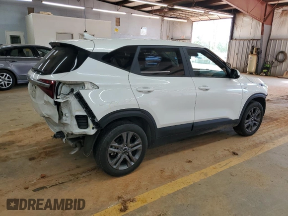 2023 Kia Seltos LX z VIN KNDEPCAA6P7362944, wystawiony jako Copart lot #53048395 z przebiegiem 48 646 mil mil oraz Szkoda całkowita • Salvage title. Historia ofert i sprzedaży dostępna na DreamBid. Obrazek 3.
