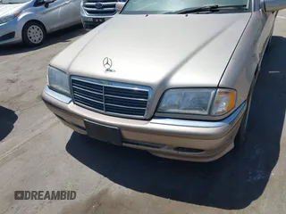 2000 Mercedes-Benz C 230/260/280/320 z VIN WDBHA29G1YA802945, wystawiony jako IAAI lot #42524661 z przebiegiem 161 227 mil mil oraz . Historia ofert i sprzedaży dostępna na DreamBid. Obrazek 6.