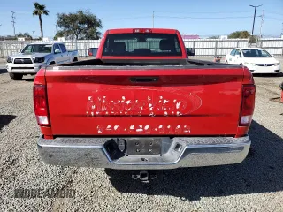 2017 Ram 1500 Tradesman z VIN 3C6JR6DG3HG687011, wystawiony jako Copart lot #49291755 z przebiegiem 70 647 mil mil oraz Czysty tytuł • Clean title. Historia ofert i sprzedaży dostępna na DreamBid. Obrazek 6.