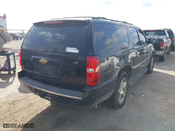2014 Chevrolet Suburban LTZ with VIN 1GNSCKE08ER220808, listed as a IAAI auction lot 42022477 with 192,488 mi miles. Bid and sale history available at carsss.com. Image 4.