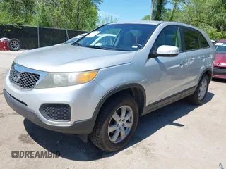 2011 Kia Sorento LX with VIN 5XYKTCA18BG029011, listed as a IAAI auction lot 42101307 with 158,762 mi miles. Bid and sale history available at carsss.com. Image 2.