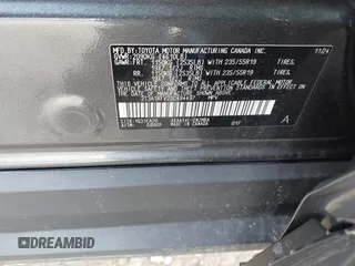 2025 Toyota RAV4 XLE Premium z VIN 2T3A1RFV2SC494497, wystawiony jako IAAI lot #42028044 z przebiegiem 7 773 mil mil oraz . Historia ofert i sprzedaży dostępna na DreamBid. Obrazek 9.