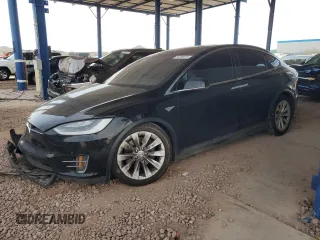 2016 Tesla Model X 70D z VIN 5YJXCBE21GF018126, wystawiony jako Copart lot #50796025 z przebiegiem 220 969 mil mil oraz Szkoda całkowita • Salvage title. Historia ofert i sprzedaży dostępna na DreamBid. Obrazek 1.