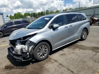 2021 Toyota Sienna XLE z VIN 5TDYSKFC8MS039464, wystawiony jako Copart lot #55803295 z przebiegiem 68 265 mil mil oraz Szkoda całkowita • Salvage title. Historia ofert i sprzedaży dostępna na DreamBid. Obrazek 1.