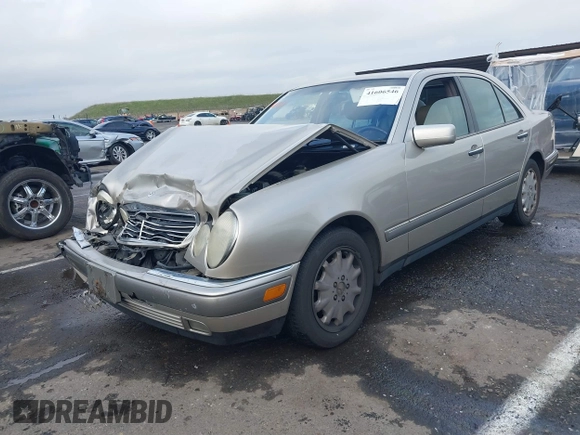1997 Mercedes-Benz E-Class with VIN WDBJF55F3VA391335, listed as a IAAI auction lot 41606546 with 1 mi miles. Bid and sale history available at carsss.com. Image 2.
