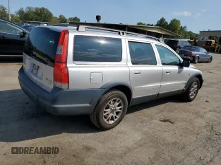 2004 Volvo V70 XC70 with VIN YV1SZ59H141132599, listed as a Copart auction lot 71040384 with 96,438 mi miles and Salvage Title. Bid and sale history available at carsss.com. Image 3.