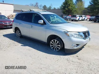 2016 Nissan Pathfinder Platinum with VIN 5N1AR2MM0GC616224, listed as a IAAI auction lot 42088422 with 131,411 mi miles. Bid and sale history available at carsss.com. Image 1.