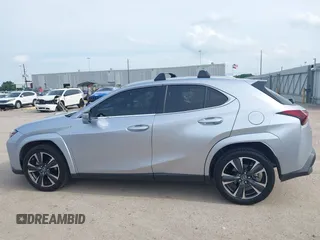 2023 Lexus UX 250h Premium z VIN JTHP6JBH5P2145912, wystawiony jako IAAI lot #42401353 z przebiegiem 14 252 mil mil oraz . Historia ofert i sprzedaży dostępna na DreamBid. Obrazek 14.