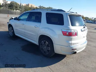 2011 GMC Acadia Denali z VIN 1GKKRTED0BJ334817, wystawiony jako IAAI lot #40957886 z przebiegiem 186 093 mil mil oraz . Historia ofert i sprzedaży dostępna na DreamBid. Obrazek 3.