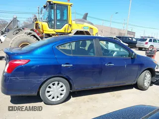 2019 Nissan Versa SV z VIN 3N1CN7AP2KL842799, wystawiony jako IAAI lot #42051006 z przebiegiem 123 075 mil mil oraz . Historia ofert i sprzedaży dostępna na DreamBid. Obrazek 13.