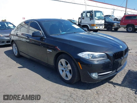 2012 BMW 5 Series 528i xDrive with VIN WBAXH5C54CDW07833, listed as a IAAI auction lot 42058437 with 118,213 mi miles and . Bid and sale history available at carsss.com. Image 1.
